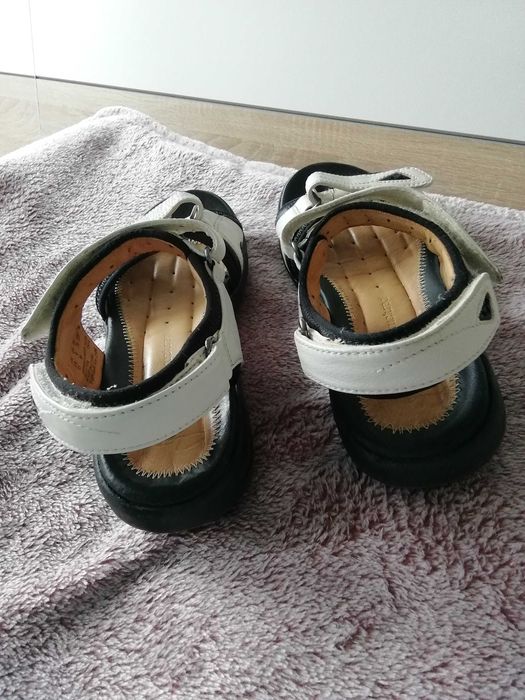 Sandały damskie skórzane trekkingowe  białe Clarks