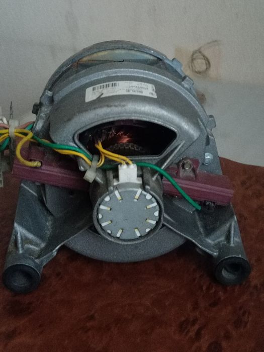 Двигатель к стиральной машине.