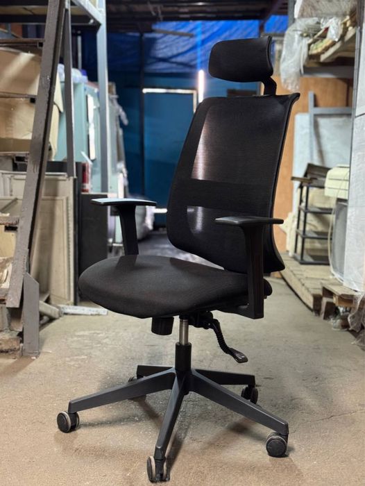 Розпродаж Офісних меблів Крісла стільці Кресла Стулья Диваны