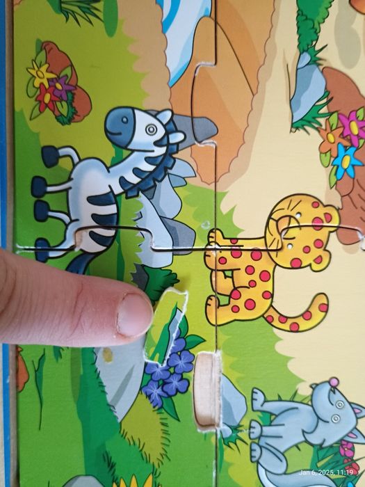 4 zestawy puzzli drewniane i kartonowe