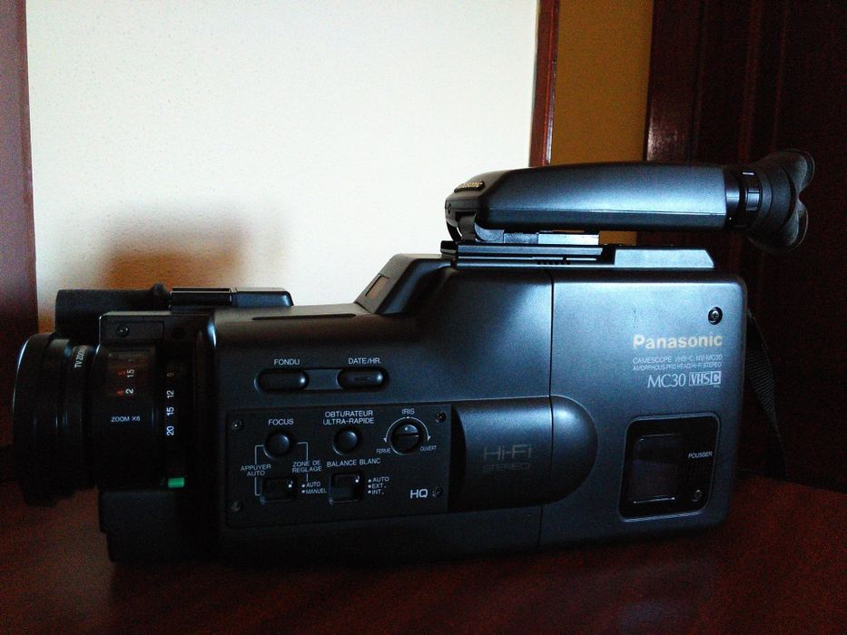 Câmara de Vídeo Panasonic NV-MC30 VHS-C Hi-Fi Stereo + Mala Original e Acessórios