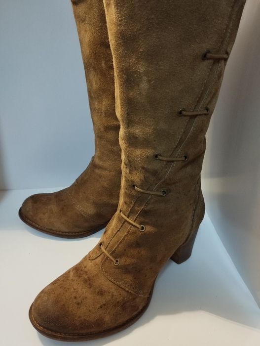 Botas da marca Cubanas em pele.