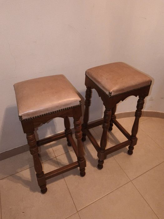 Bancos de bar em couro