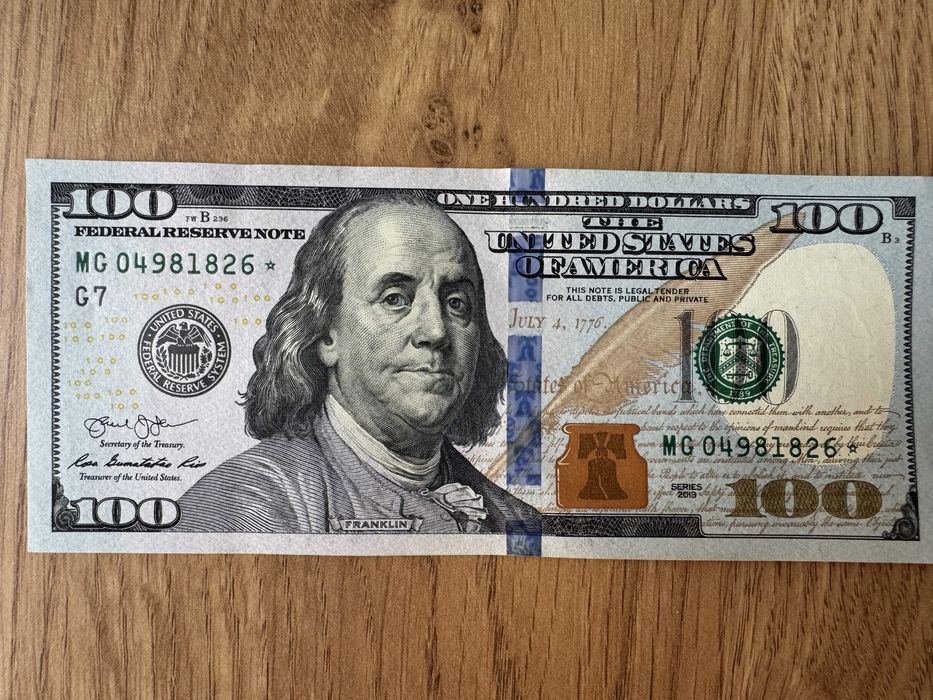 Редкая купюра 100$ со звездой