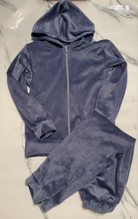 Новий велюровий костюм