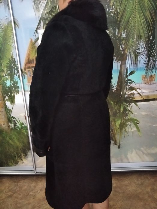 Срочно ,рассмотрю все предложения!Шуба натуральный мутон Турция+ в под