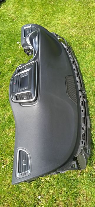 Deska rozdzielcza Chrysler 200, rok 2016