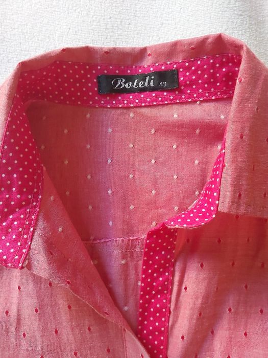 Camisa rosa fúscia com apontamentos