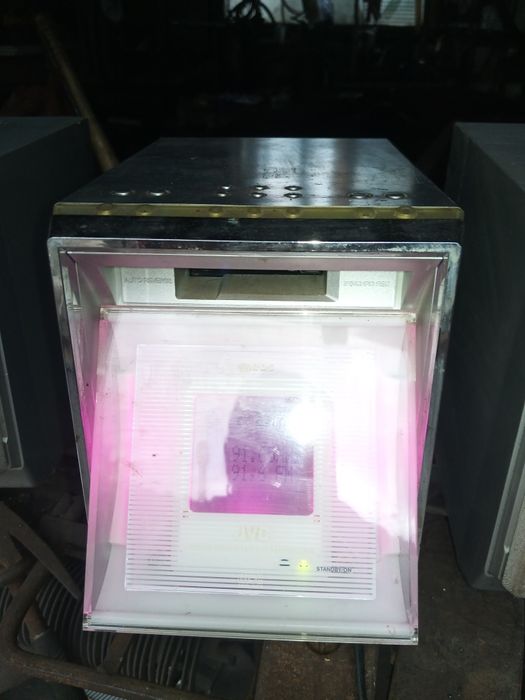 Продам музичний центр jvc