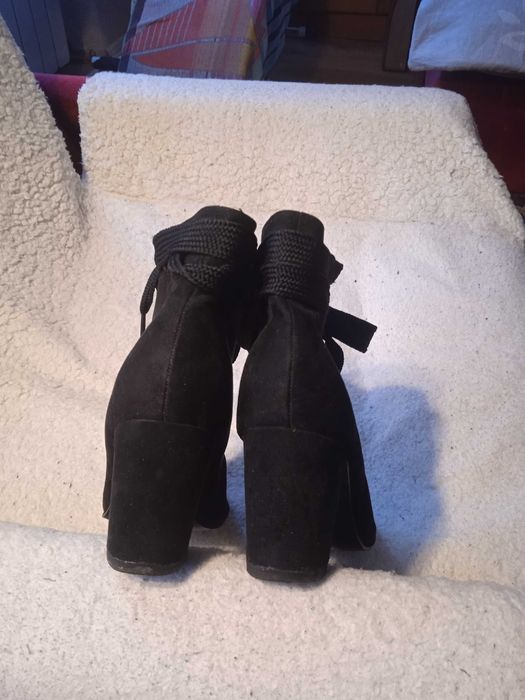 Botki damskie czarne na obcasie rozmiar 38 wielka okazja