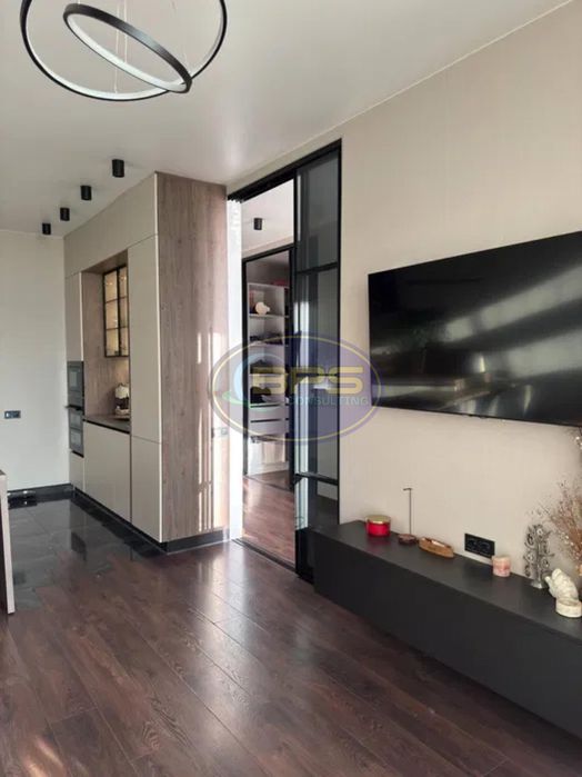 Простора квартира 67 м² у ЖК «Олімпійський» з видом на парк