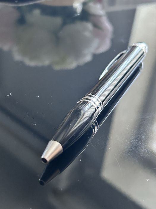 Ручка Montblanc StarWalker із дорогоцінної смоли.