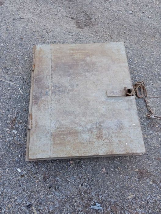 Дверь для підвалу, горища, сховища.