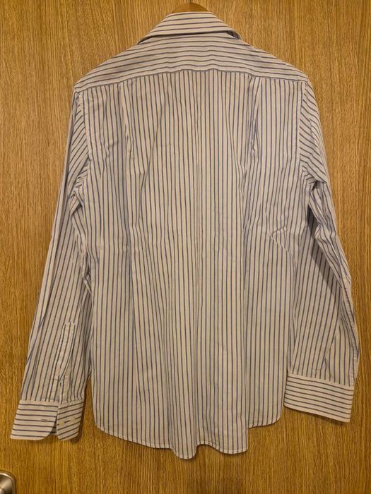 Camisa de homem às riscas azuis e brancas Vitrine