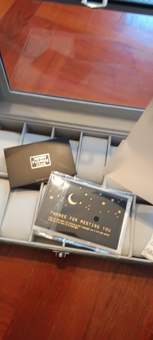 Caixa para 12 relógios