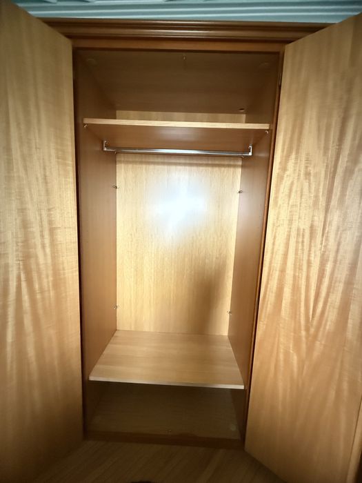 Спальня із натурального дерева в ідеальниу стані