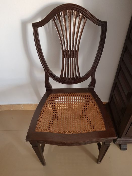 Cadeira antiga modelo Dona Maria.