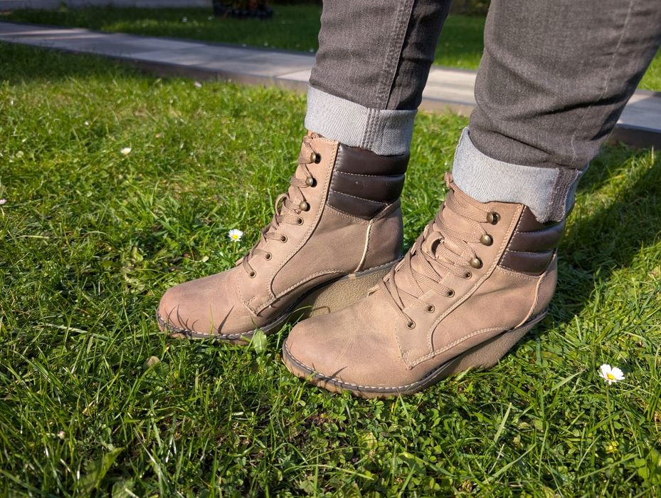 Botki na koturnie 38