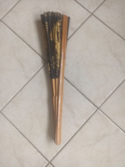 Leque decorativo oriental grande com dragões