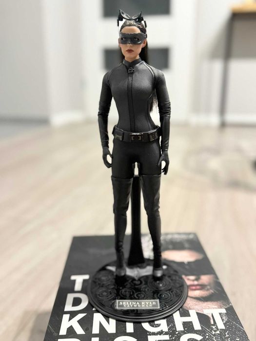 Figurka Catwoman Hot Toys, skala 1/6