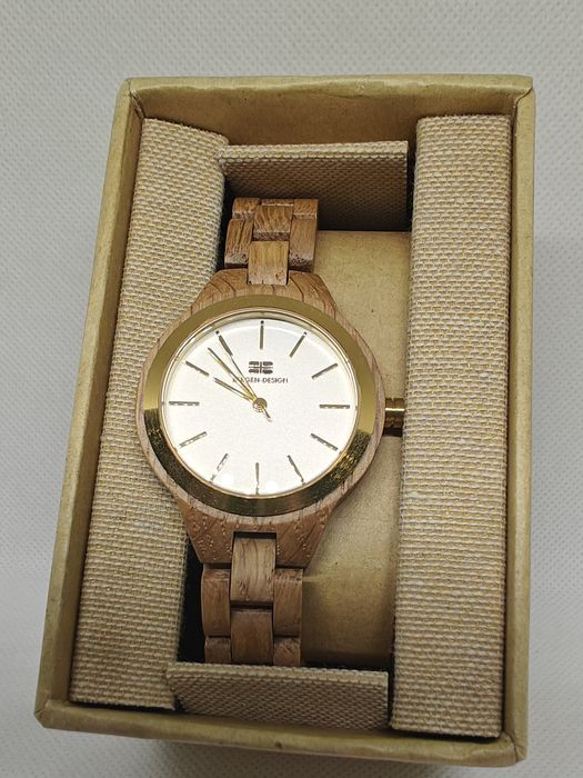 Relógio Bergen-Design em Madeira Natural