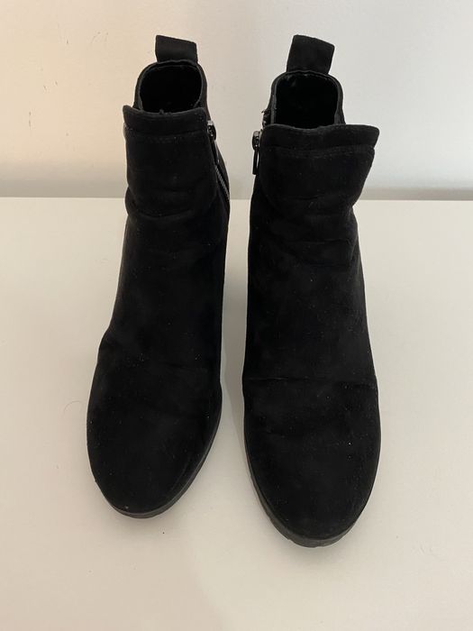 Botas em camurça da Bershka (37)
