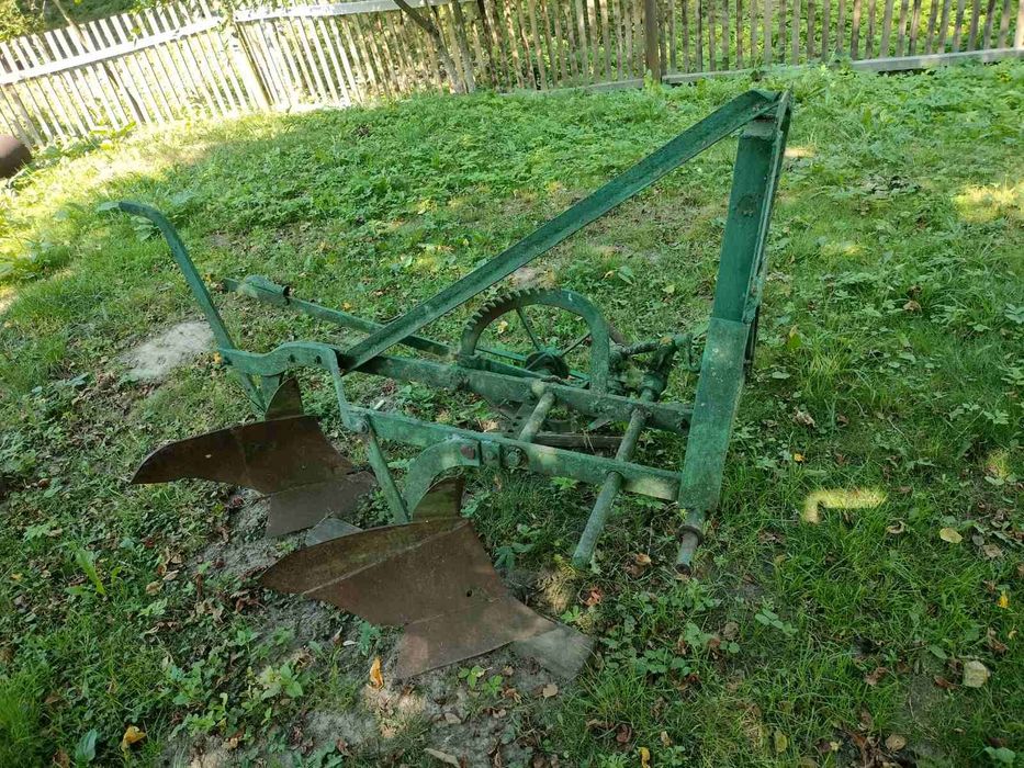 Плуг кінський перероблений до трактора