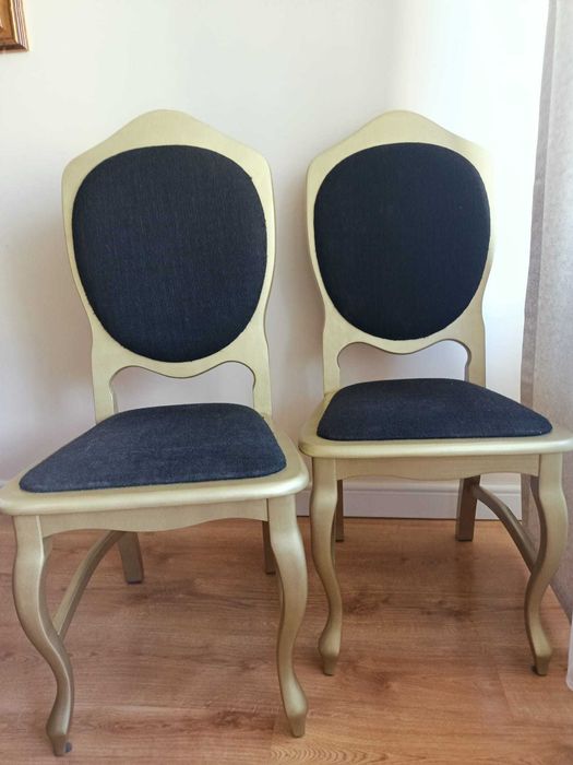 Krzesła tapicerowane drewniane