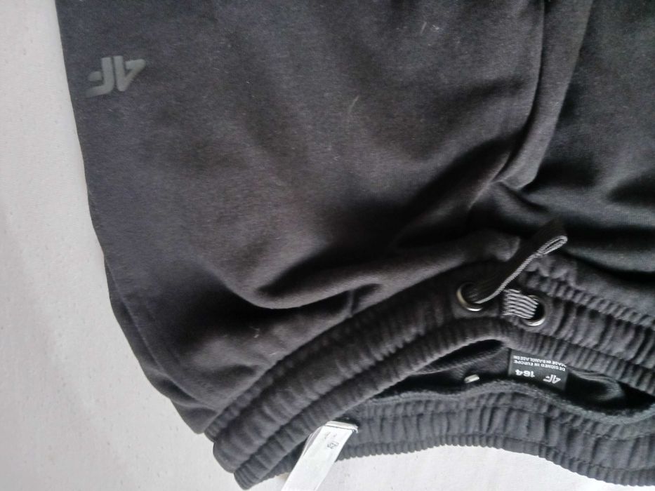 spodnie  dresowe  4F r. 164
