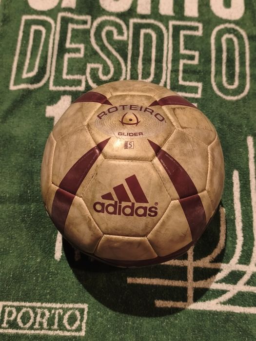 Bola Adidas Roteiro 2004