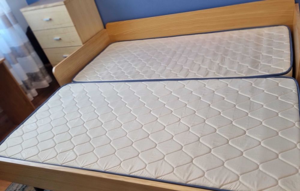 Cama estúdio pinho mel com elevatório e colchões ortopédicos