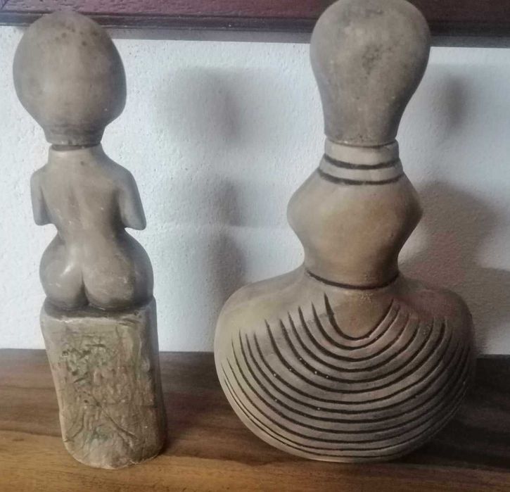 2 Antigas garrafas em cerâmica com forma feminina (origem Tunisina)