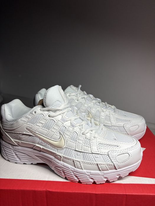 Жіночі кросівки Nike p-6000