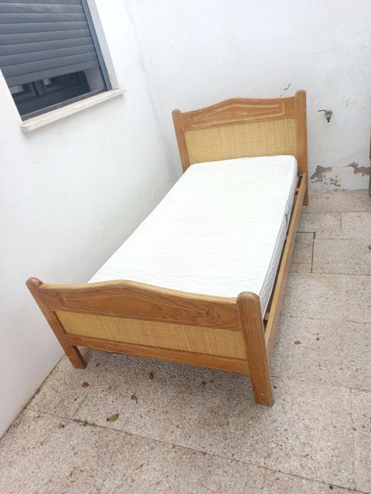 Cama de solteiro com colchão