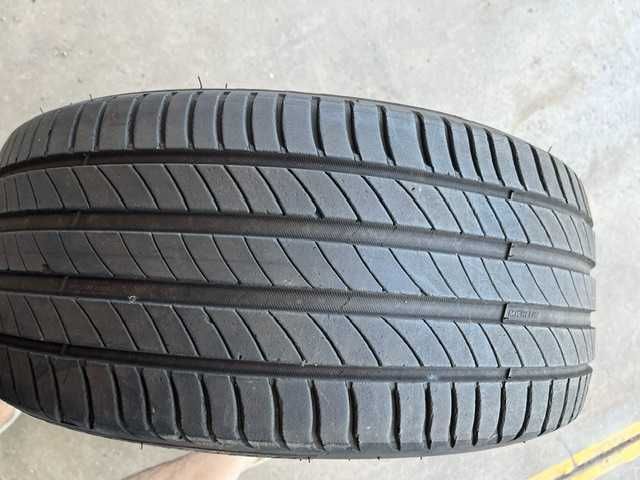 pneu 225 - 40- R18