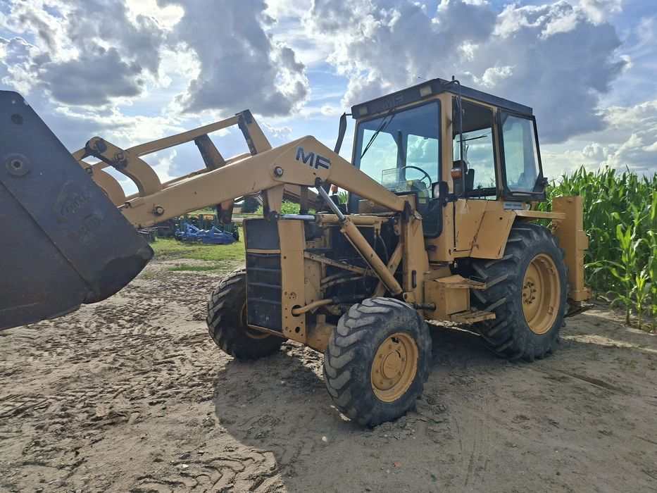 Koparkoladowarka  MF 50HX,  4x4  .