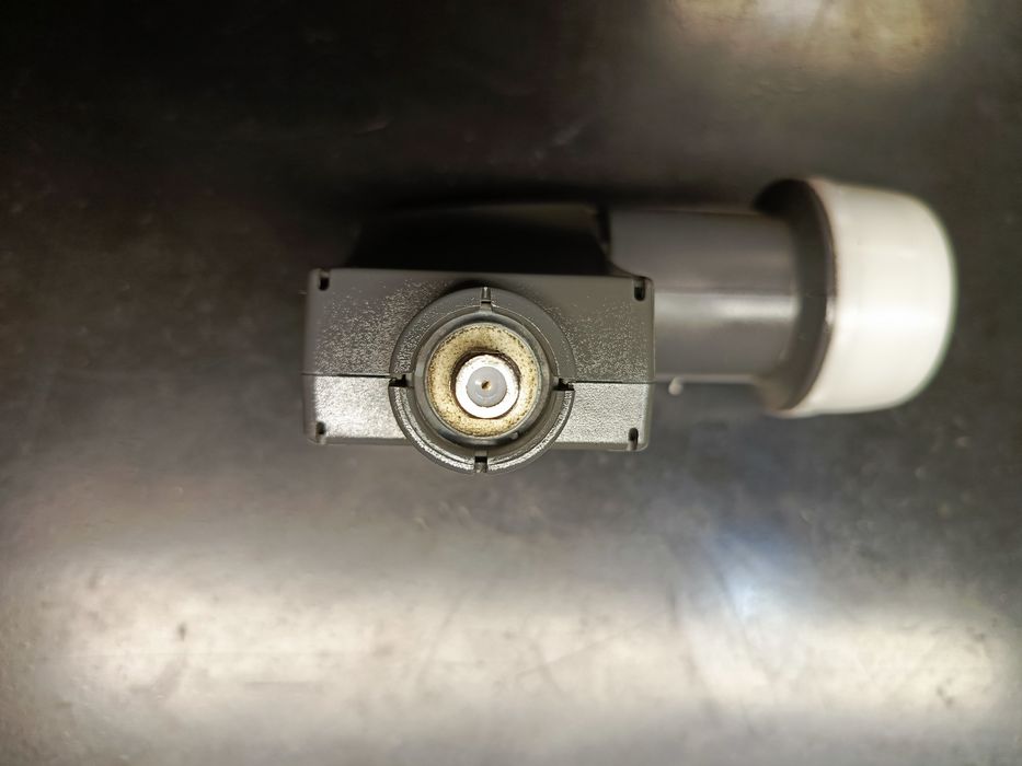 Konwerter satelitarny Sharp uniwersalny