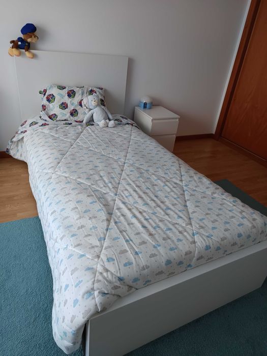 Cama solteiro Malm com estrado 90x200cm