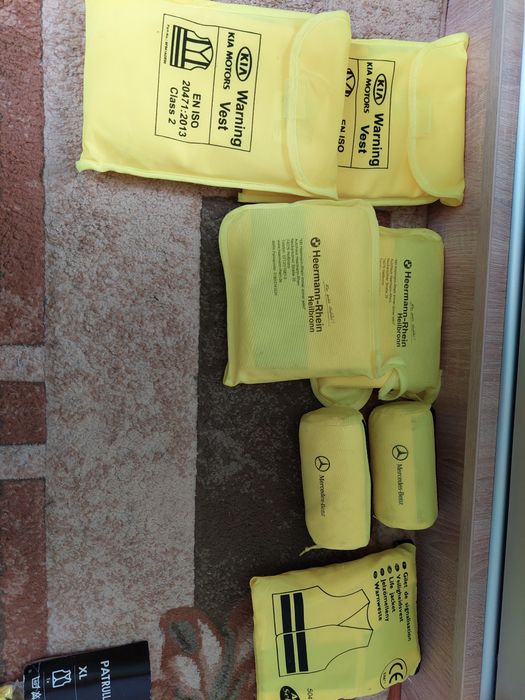 Аварійний знак трикутник буксировочний канат трос  жилетки компресор