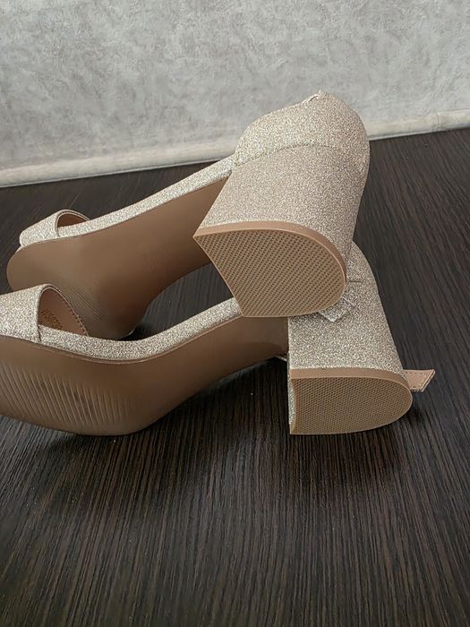Нарядні босоніжки  JENNY р.36+клатч