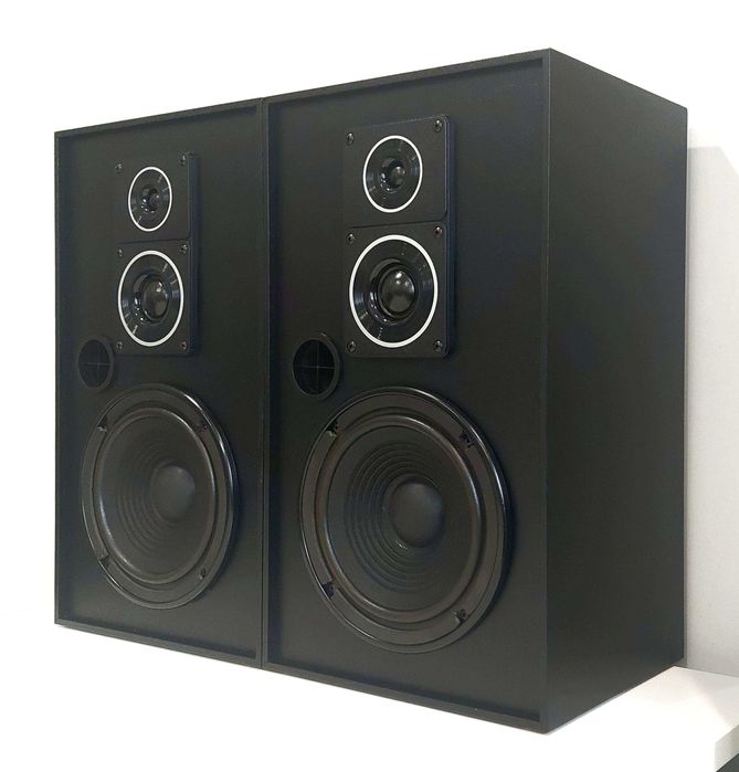 Colunas de 3 vias "Bass Reflex" do fabricante germânico WHD (140w)