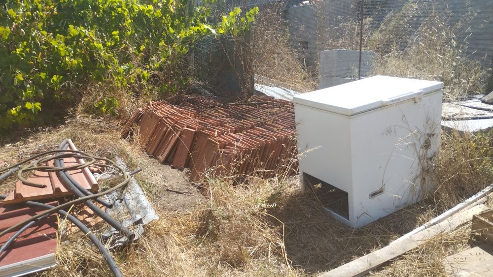 Cerca de 320 Telhas Taveiro Usadas (Muito Bem Conservadas)-30 cent. cada