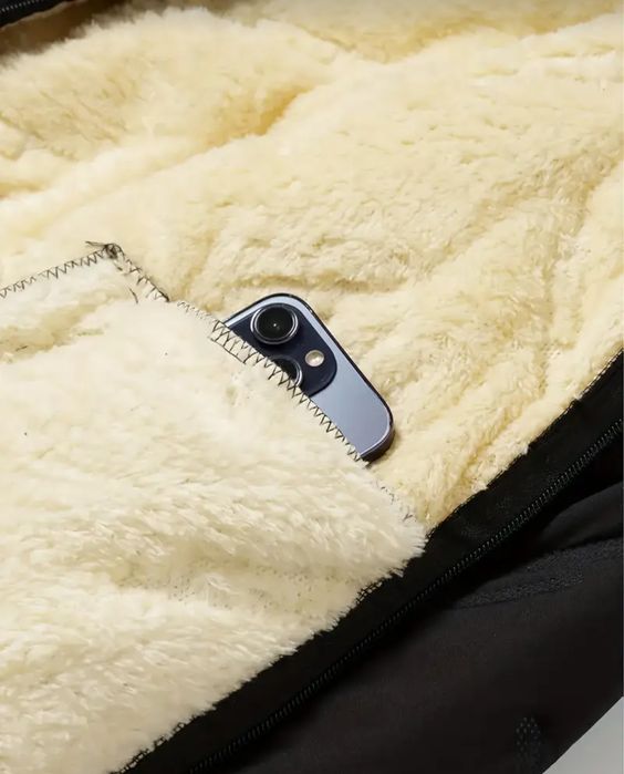 Чоловіча спортивна вологотримка куртка.