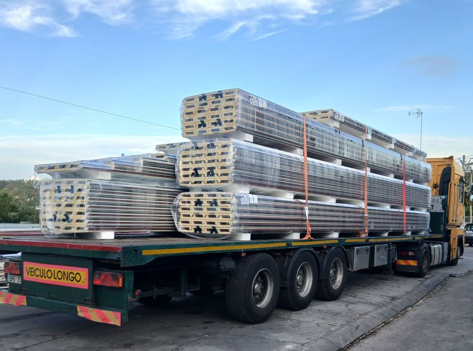 Entrega Painel sandwich até 15 metros comprimento