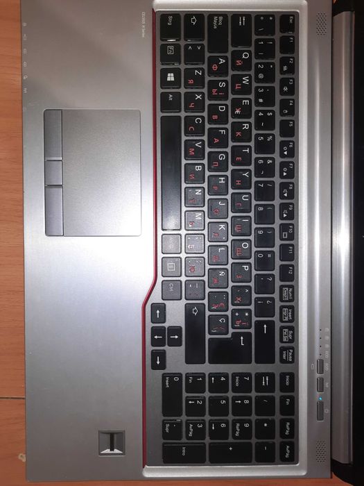 Продам робочу станцію Fujitsu H770 з потужною відеокартою 4Gb.