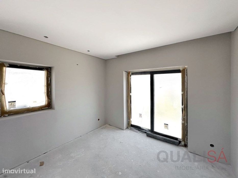 Apartamento T2 novo com logradouro e lugar de garagem em Ferreiros ...