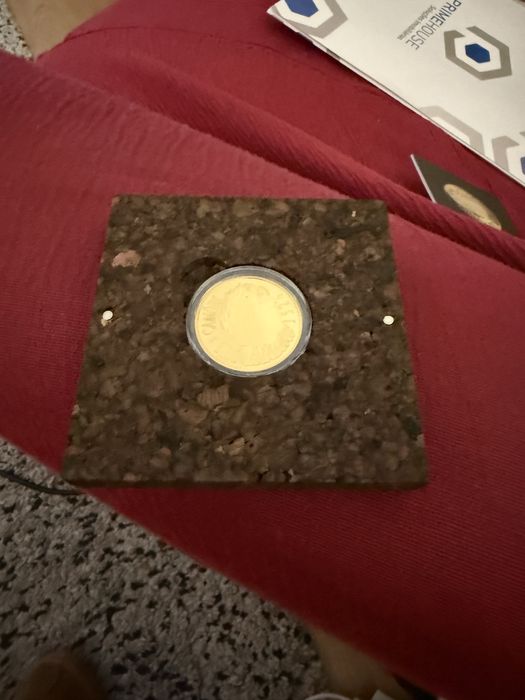 Medalha ouro 500 anos Camões