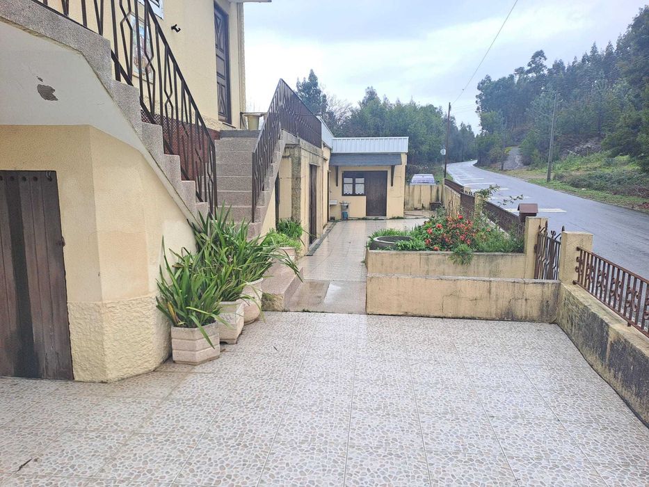 Moradia, armazém e terreno , entre Paço de Sousa e Lagares Penafiel