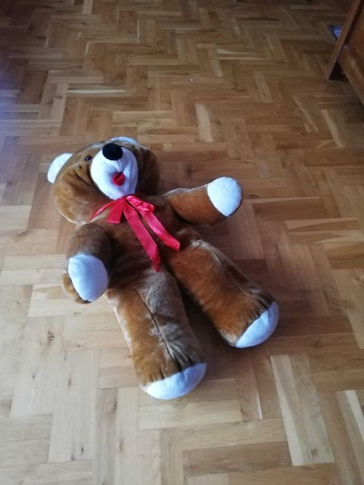 Duży pluszowy miś