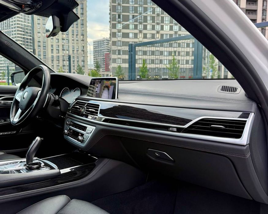 Продаж BMW 750LI